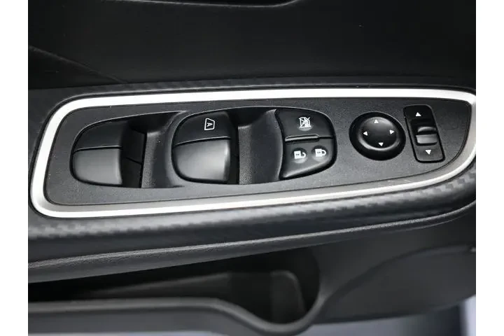 $19991 : Nissan Versa 2023 SR 4dr Sed image 6