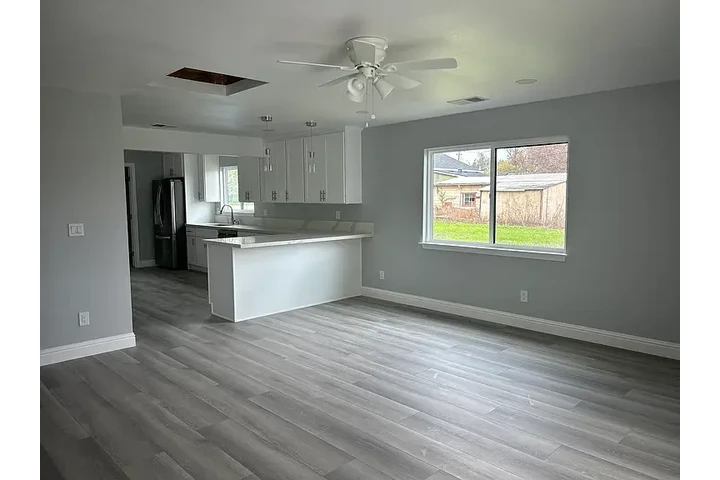 $1250 : Discover this brand-new 3-bed image 6