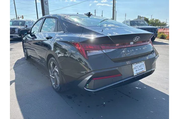 $27998 : Hyundai ELANTRA Hybrid 2025 image 7