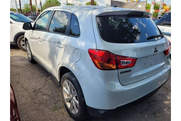 $8500 : 2015 MITSUBISHI OUTLANDER SPO image 7