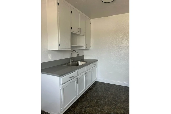 $2400 : Apartamento en renta image 1