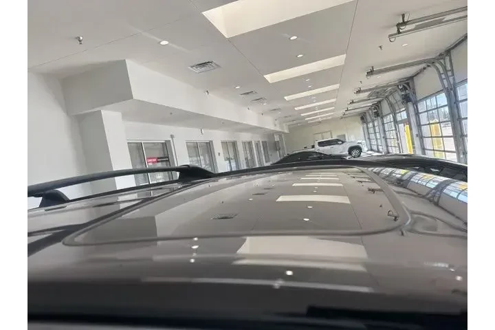 $39986 : Toyota Highlander 2024 LE 4d image 6