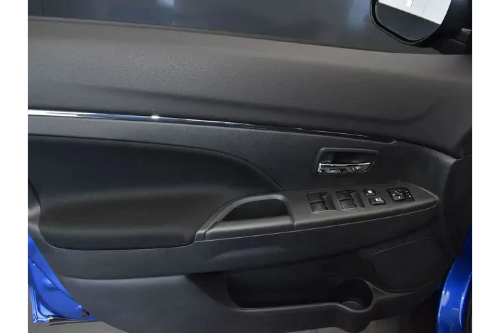 $26015 : Mitsubishi Outlander Sport 2 image 5