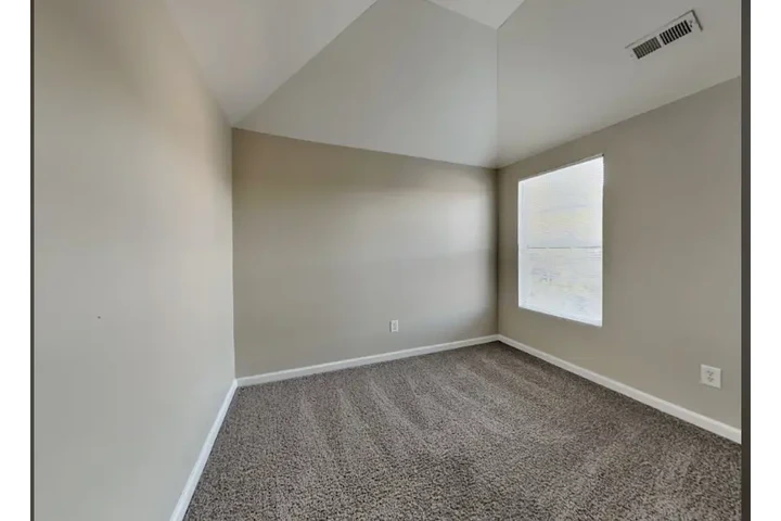 $1200 : Low income single family house image 8