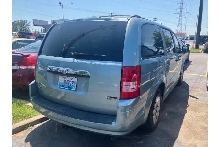 $5900 : 2008 Town and Country LX image 4