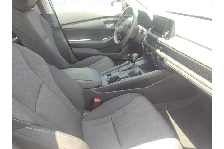 $24895 : Honda Accord 2024 LX 4dr Sed image 8