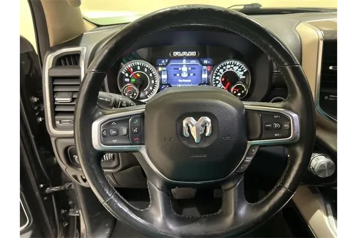 $27990 : Ram 1500 2019 4x4 Laramie 4d image 10