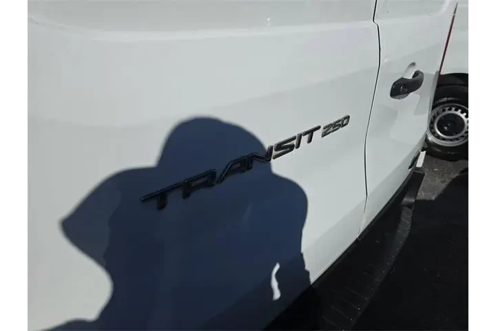 $13990 : Ford Transit 2022 250 3dr SW image 5