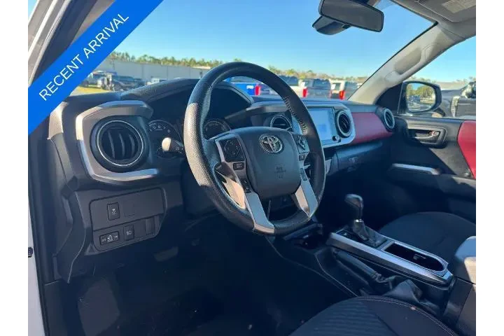 $30585 : Toyota Tacoma 2023 4x2 SR5 4 image 9