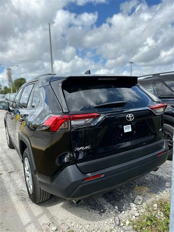 $2300 : 2019 Toyota RAV4 LE image 1