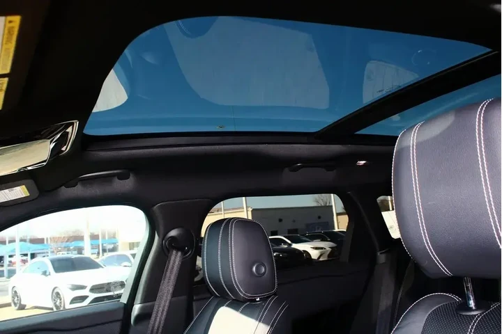 $28150 : Land Rover Range Rover Velar image 3