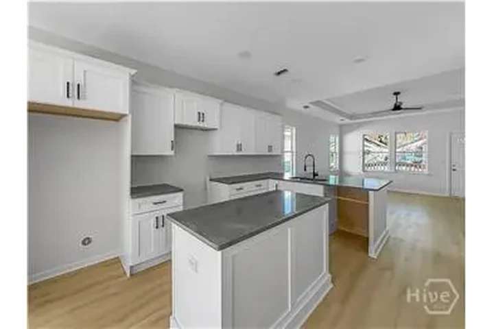 $2200 : Rental property with 3 bedro image 5