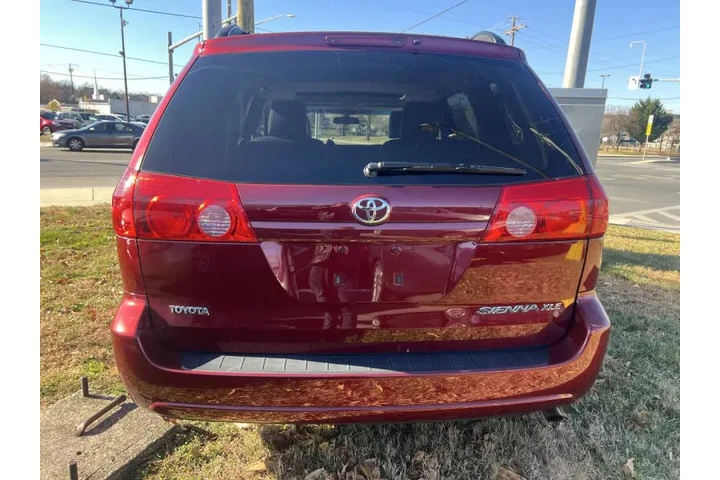 $10900 : 2010 Sienna XLE Limited image 8