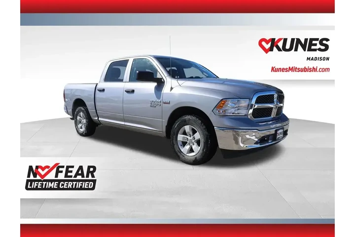 $34777 : Ram 1500 Classic 2023 4x4 SL image 1