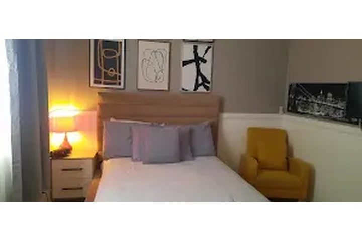 $900 : recamara ontario estudiante image 2