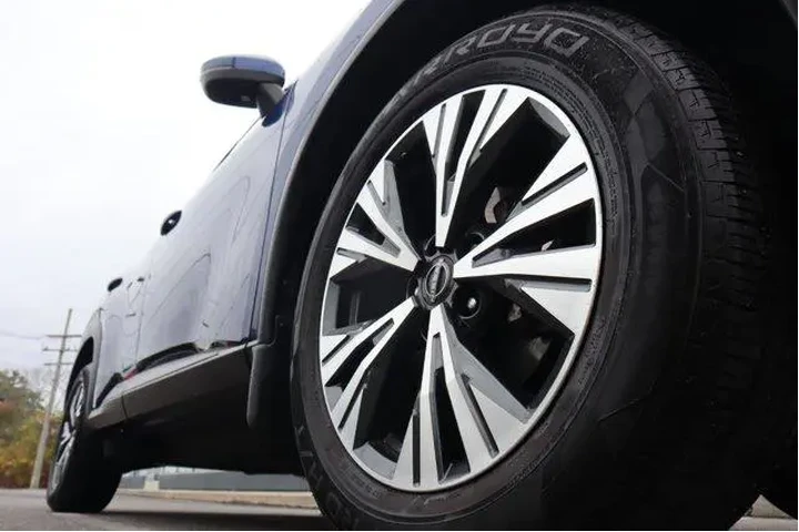 $21116 : Nissan Rogue 2023 AWD SV 4dr image 10