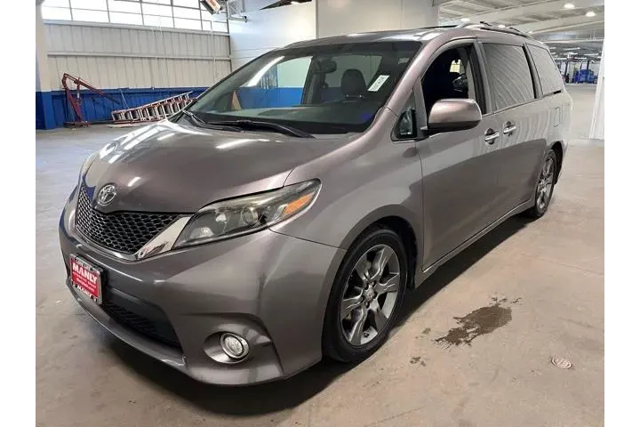 $13922 : Toyota Sienna 2015 image 9
