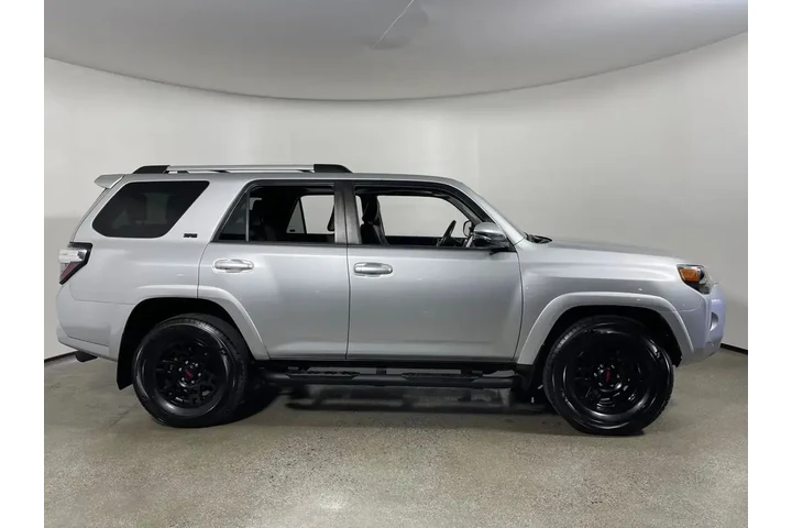 $38998 : Toyota 4Runner 2023 4x2 SR5 image 2