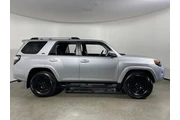 $38998 : Toyota 4Runner 2023 4x2 SR5 thumbnail