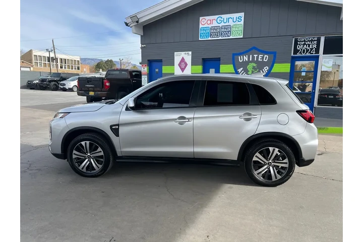 2020 Outlander Sport 2.0 ES 4 image 8