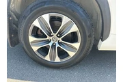 $30750 : Toyota Highlander Hybrid 202 thumbnail