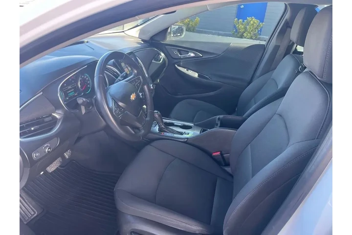 2016 Malibu Hybrid image 8