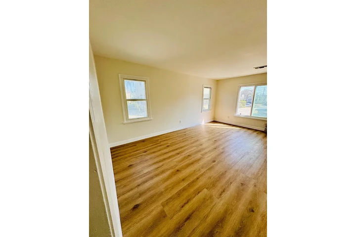 $800 : charming HOME ..Inglewood, CA image 2