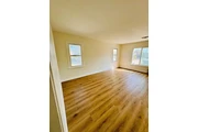 $800 : charming HOME ..Inglewood, CA thumbnail