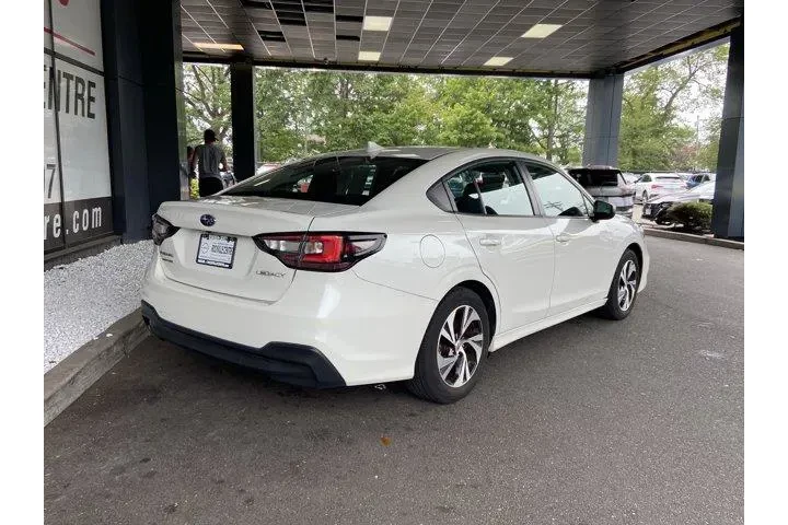 Subaru Legacy 2023 AWD Premi image 5