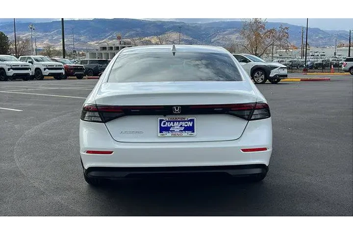 $32484 : Honda Civic 2025 Sport 4dr H image 6