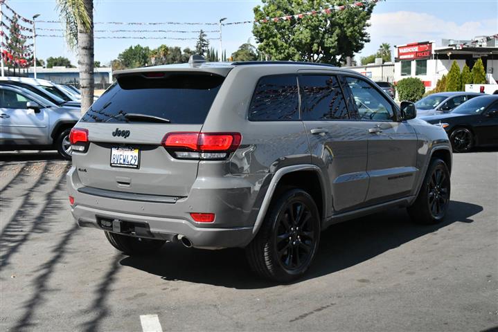 $27947 : Grand Cherokee Laredo X image 8