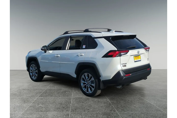 $29594 : Toyota RAV4 2022 XLE Premium image 3