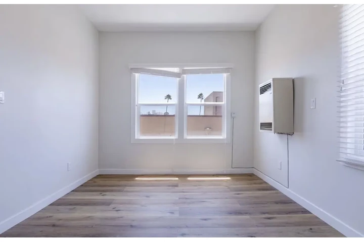 $1555 : Spacious 1 bed 1 bath in LA image 5