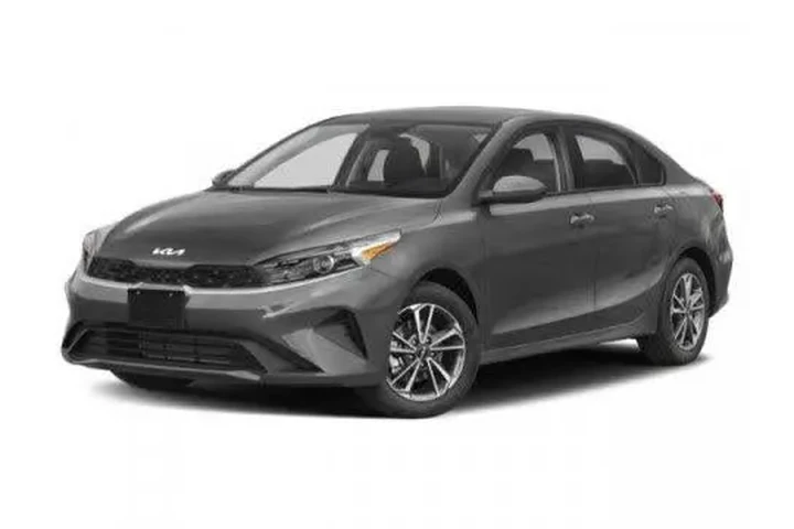 $15977 : Kia Forte 2023 LXS 4dr Sedan image 1