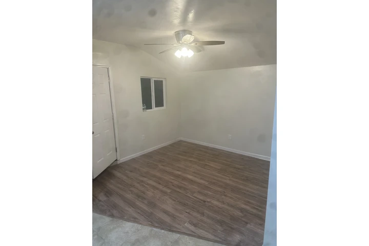 $1300 : Studio image 4