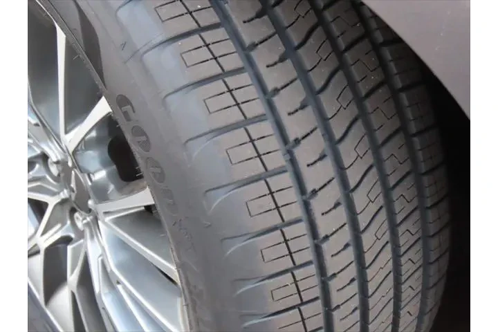 $32999 : Genesis G80 2024 AWD 2.5T 4d image 7