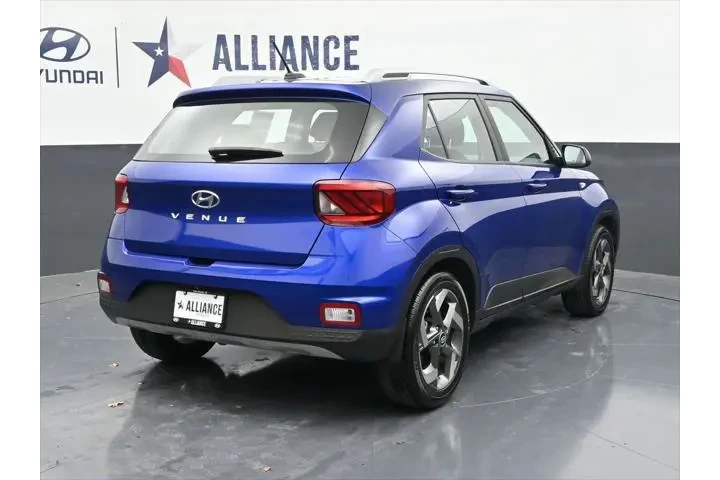 $18988 : Hyundai VENUE 2024 SEL 4dr C image 7