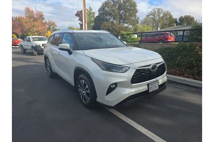 $34995 : Toyota Highlander 2021 AWD X image 1