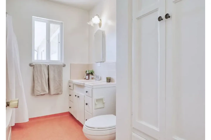 $2450 : 3 Bed 2 Bath House in Carson image 10