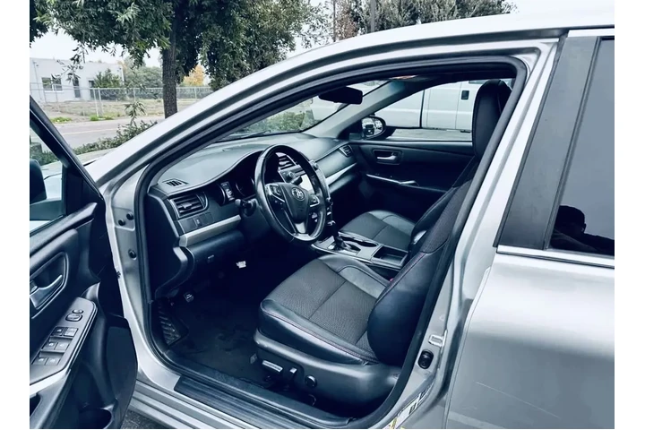 $5500 : 2017 Toyota Camry SE image 6