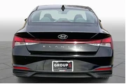$20138 : Hyundai ELANTRA 2023 SEL 4dr thumbnail
