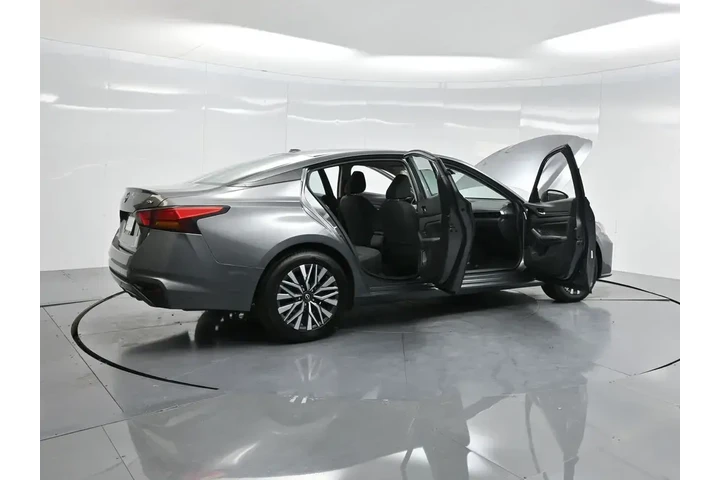 $15306 : Nissan Altima 2024 2.5 SV 4d image 5