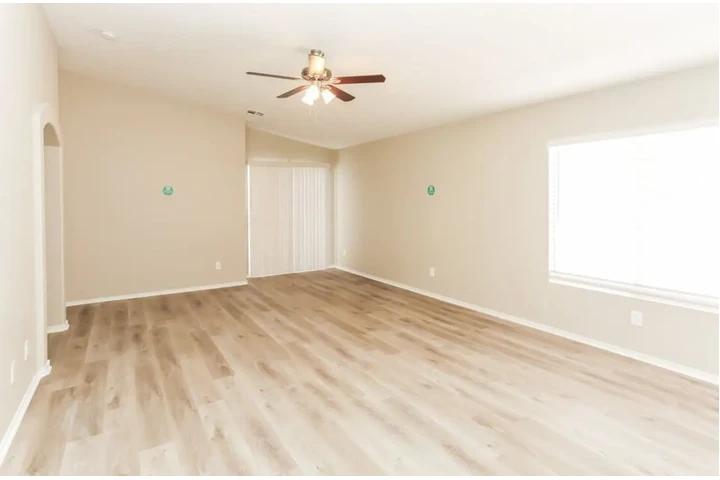 $1600 : New Windows image 2