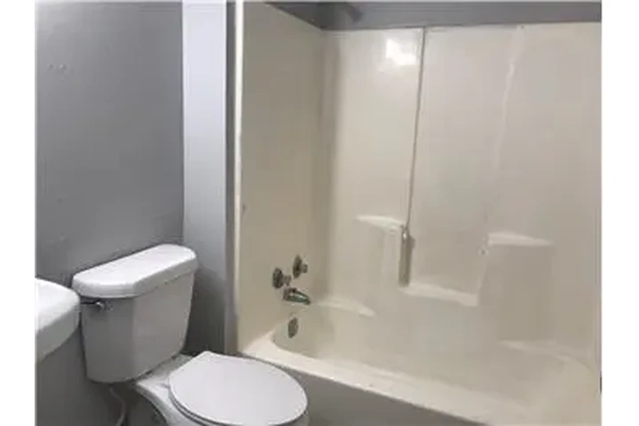 $1425 : Rental property with 2 bedro image 9