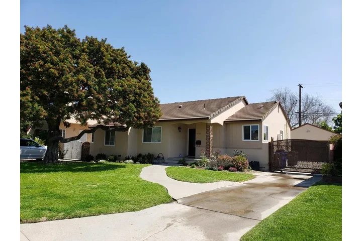 $1700 : Downey 🏠 Pet Friendly 3-2 image 1