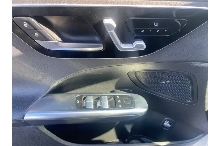 $26859 : Mercedes-Benz C-Class 2022 C image 10