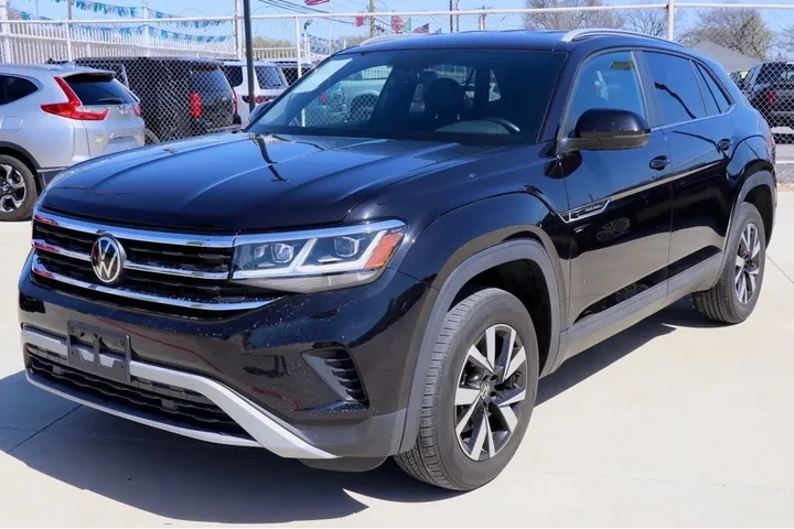 2020 Atlas Cross Sport image 1