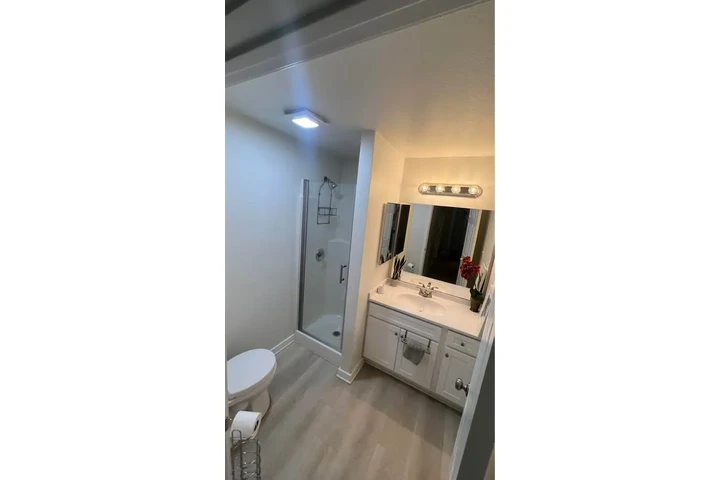 $1200 : Private room for rent/Cuarto image 7