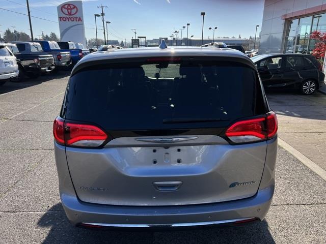 $26490 : 2018  Pacifica Hybrid Limited image 5