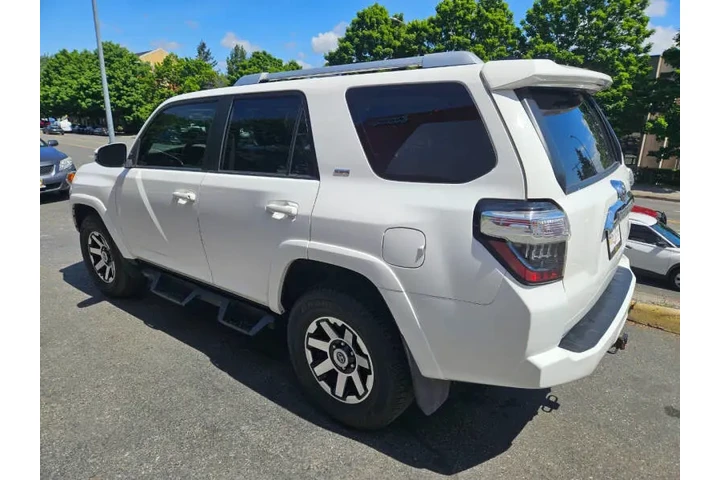 $28999 : 2017 4Runner SR5 Premium image 4